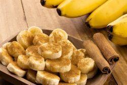 Banana frita na manteiga com açúcar e canela