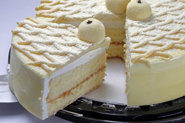 Bolo de leite ninho com chocolate branco