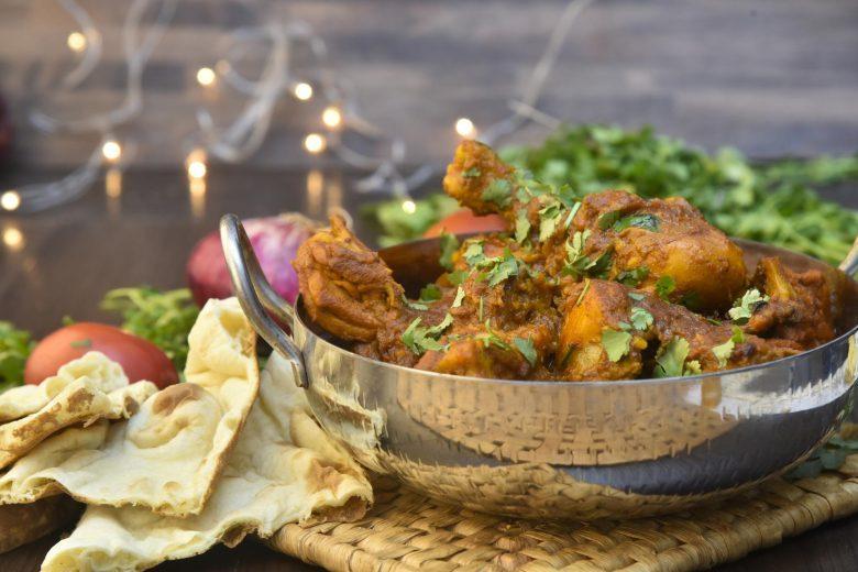 Frango à passarinho com curry