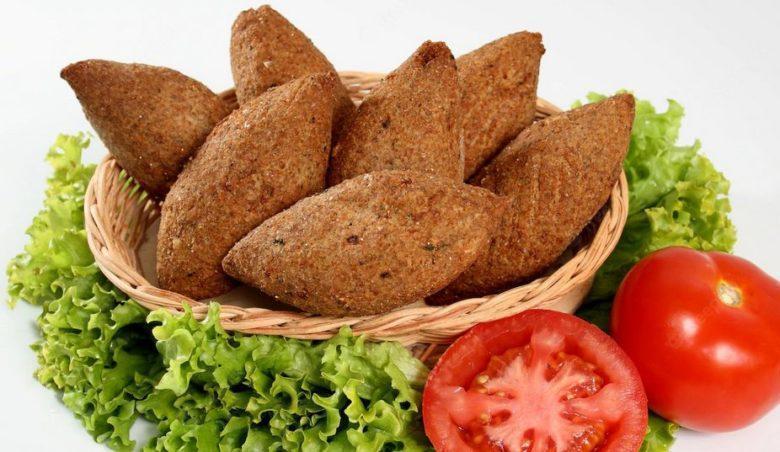 Quibe frito recheado com mussarela