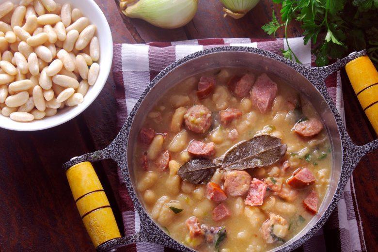 Sopa de feijão branco rica