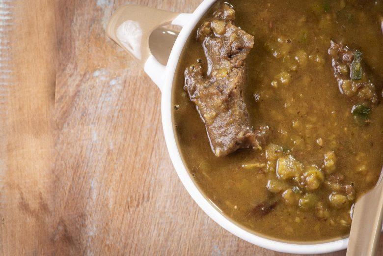 Sopa de ervilha com costela