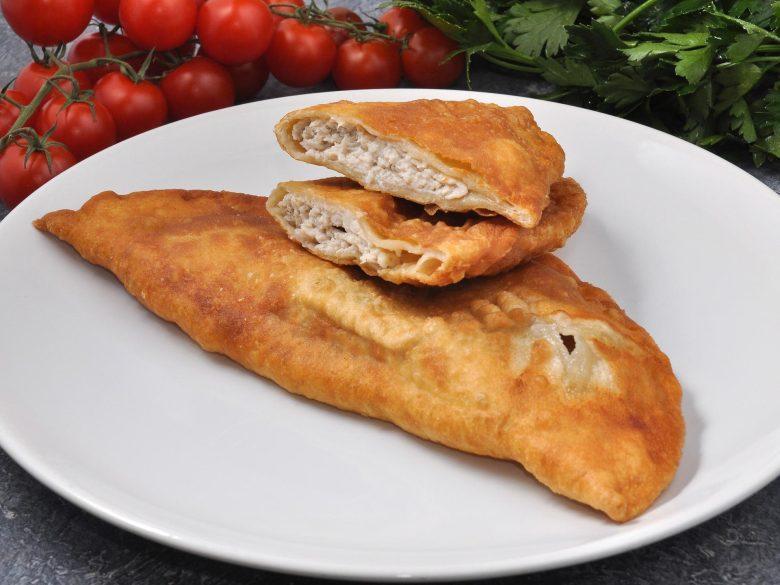 Pastel de frango com creme de milho