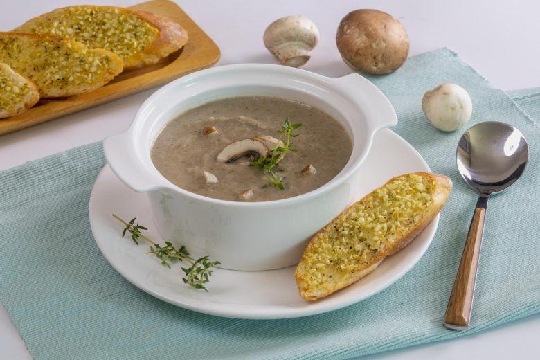 Sopa de cogumelo com gengibre