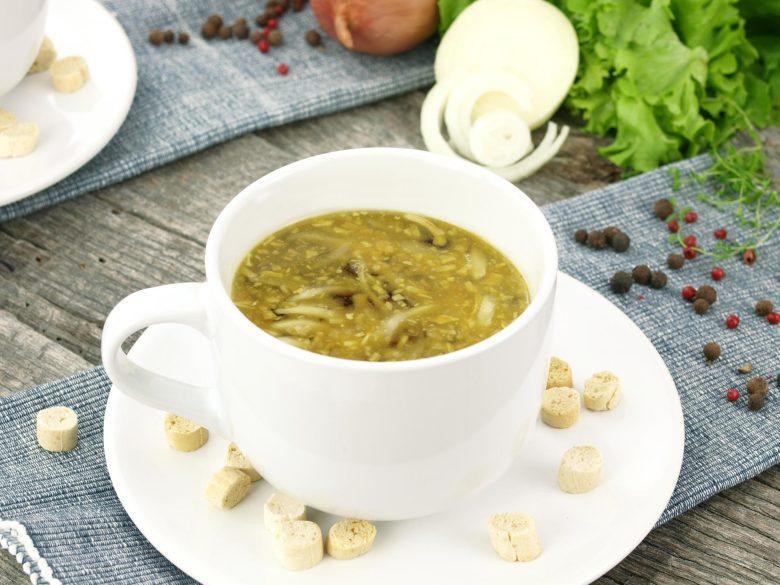 Sopa de cebola e champignon
