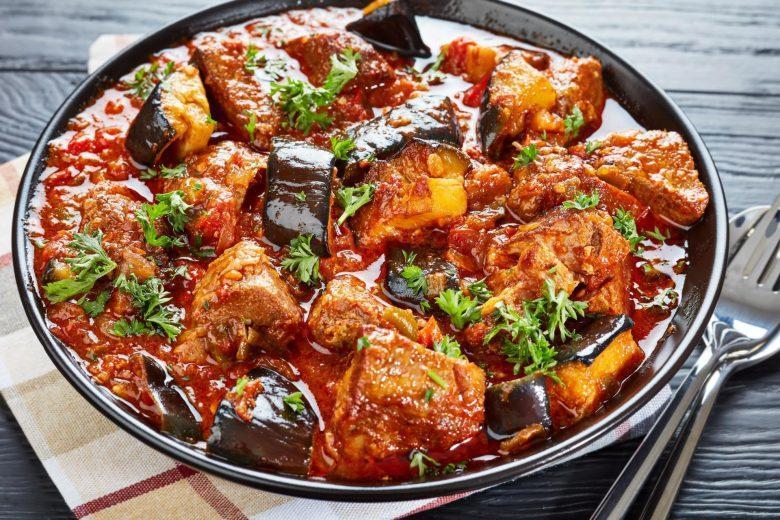 Carne ensopada com berinjela