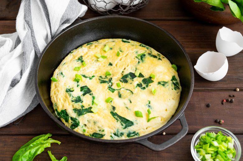 Frigideira de batata com espinafre