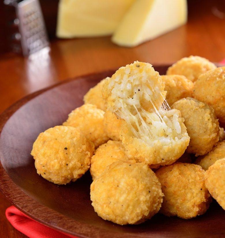 Bolinho de arroz com requeijão