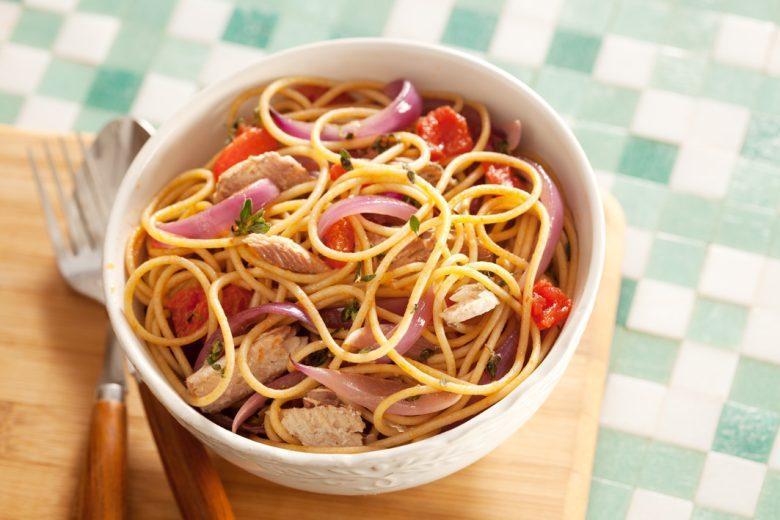 Macarrão integral com sardinha