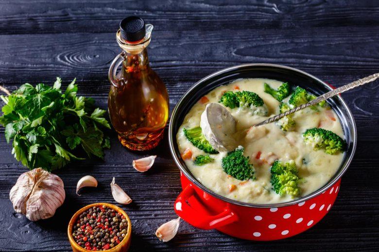 Sopa creme de brócolis e queijo