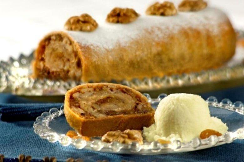 Strudel de abacaxi com nozes