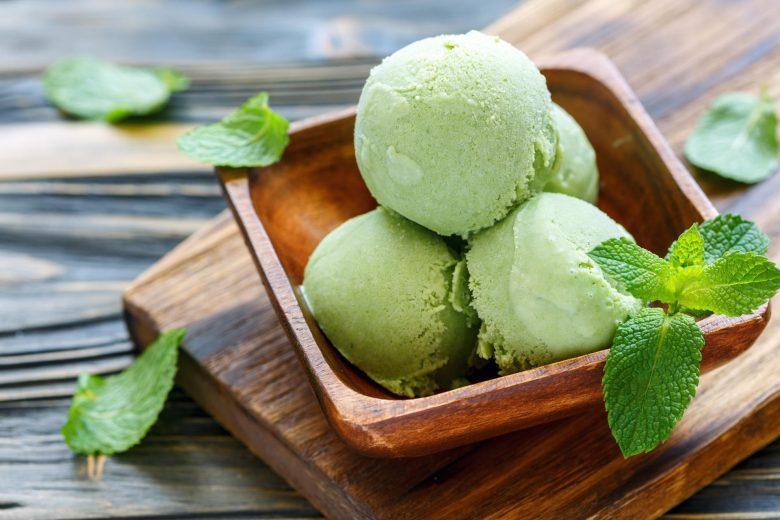 Sorvete de chocolate branco, menta e cointreau