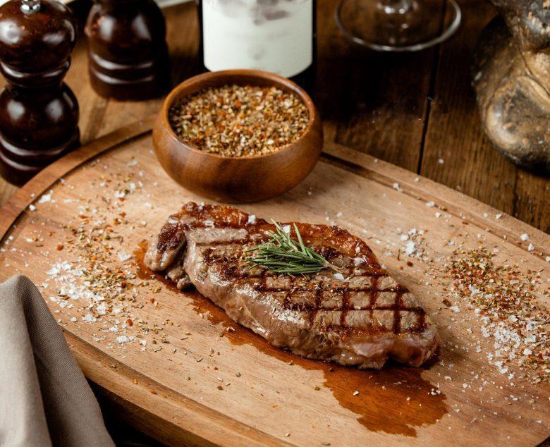 Bife grelhado ao vinho