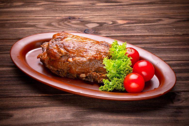 Costela de porco com molho de pimenta