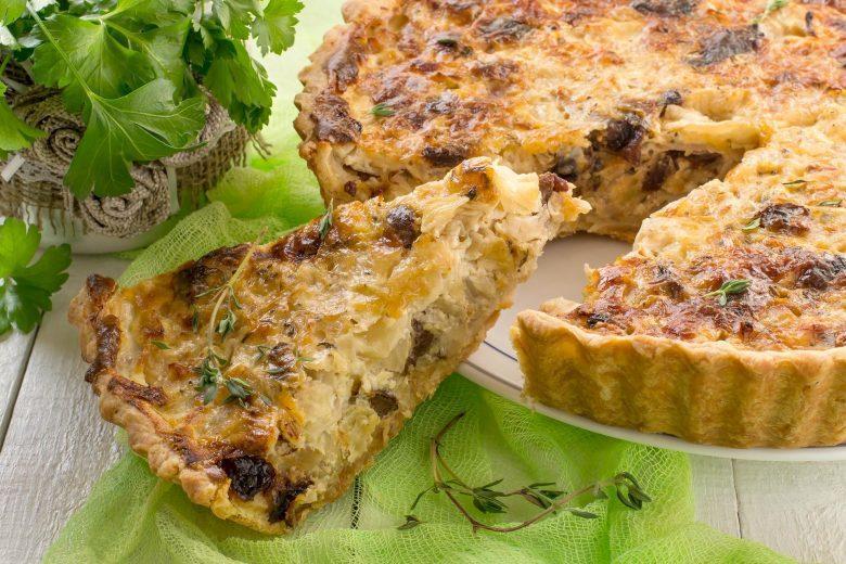 Quiche integral de abobrinha, ricota cremosa e azeitona preta