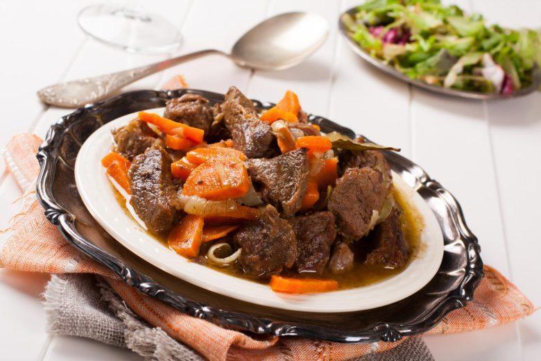 Cozido de carne com cenoura e nabo