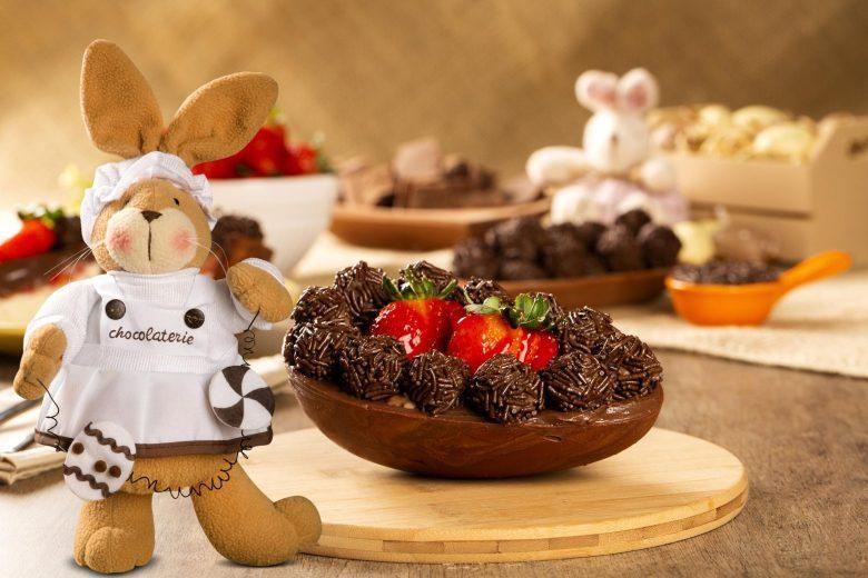 Ovo de colher com brigadeiro