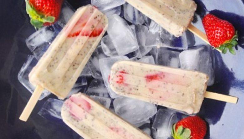 Picolé de banana, morango e chia