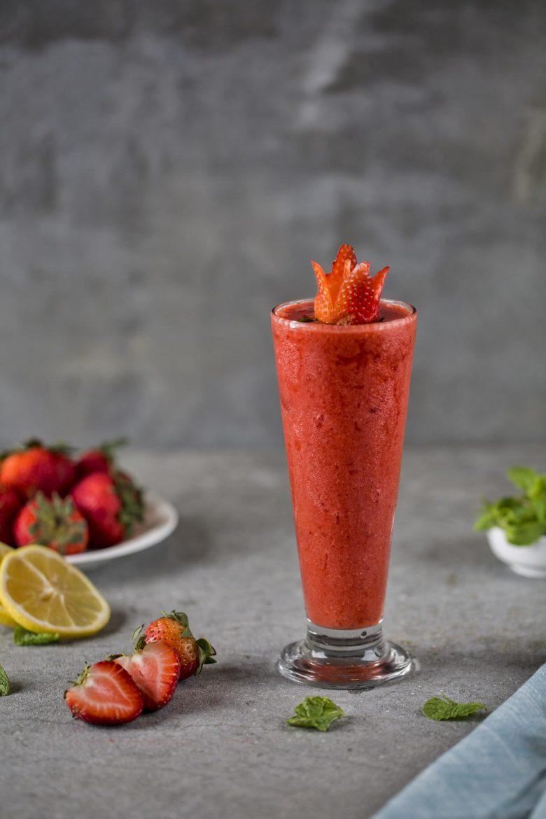 Smoothie de melancia, morango e limão