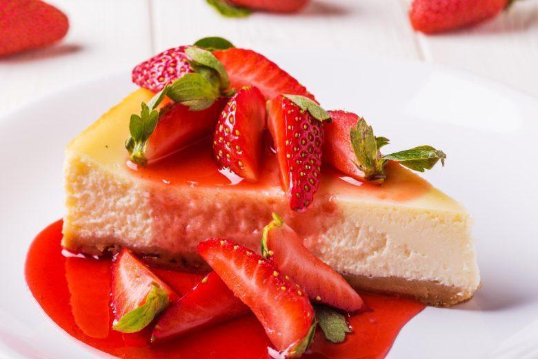 Cheesecake de água de rosas com morango