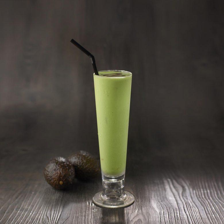 Vitamina de abacate com iogurte e baunilha