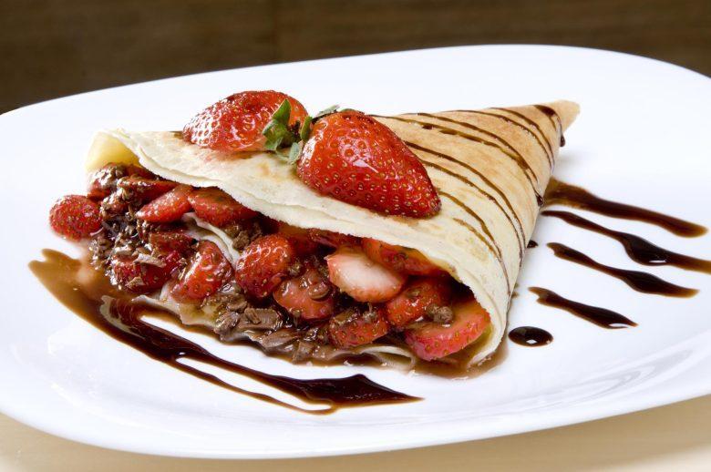 Panqueca de chocolate com morango