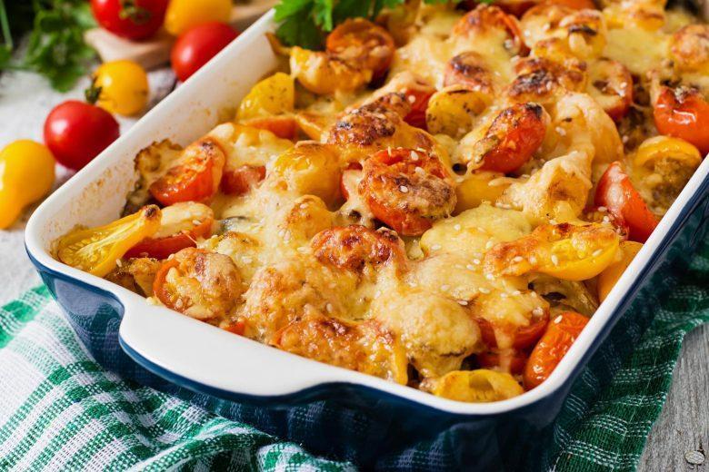 Travessa de legumes gratinados