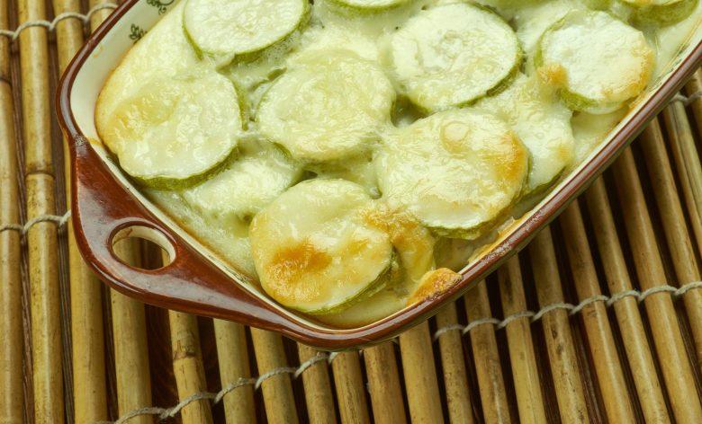 Abobrinha gratinada com molho branco