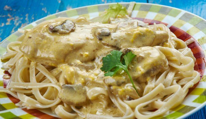 Estrogonofe no macarrão