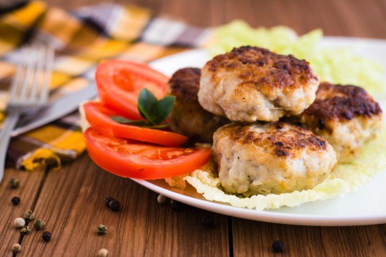 Bolinho de frango moído