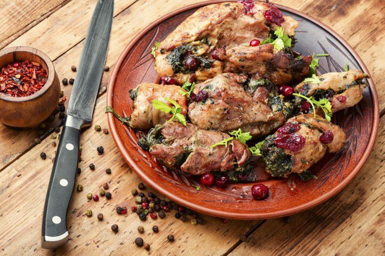 Peito de frango recheado com presunto e escarola