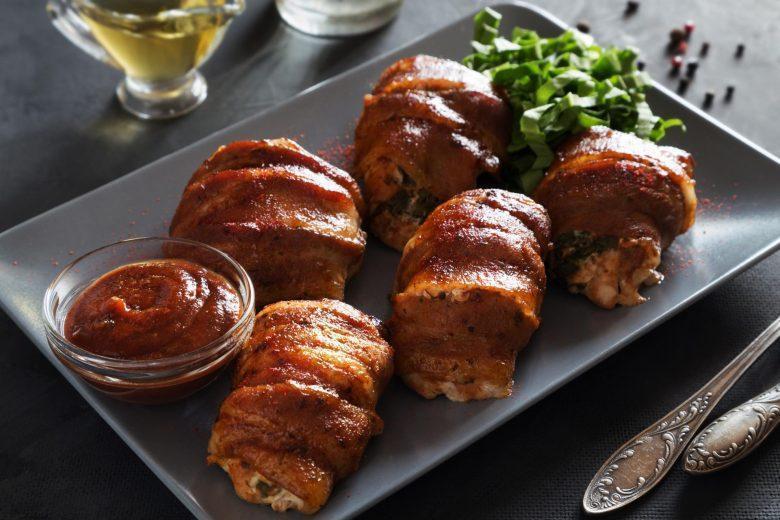 Rolê de frango e bacon com cerveja