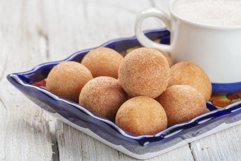 Bolinho frito de abóbora com carne-seca