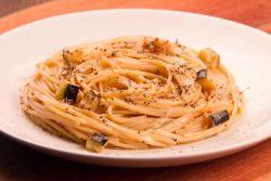 Spaghetti integrale alla carbonara de berinjela