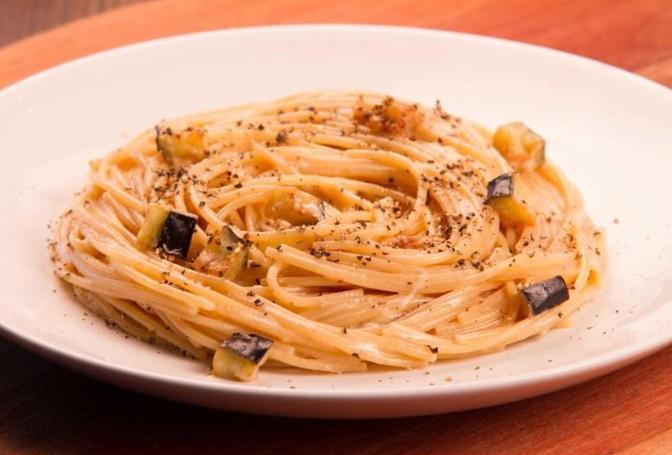 Spaghetti integrale alla carbonara de berinjela