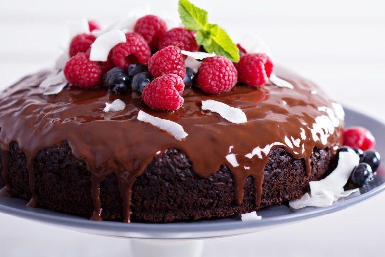 Bolo de chocolate fofinho com calda