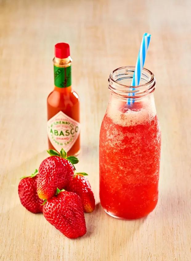 Drink pepper strawberry