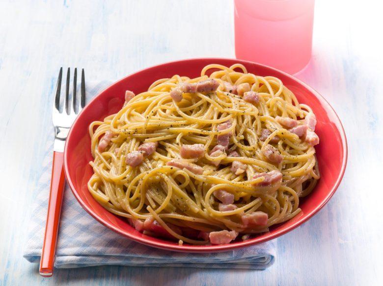 Espaguete à carbonara clássico