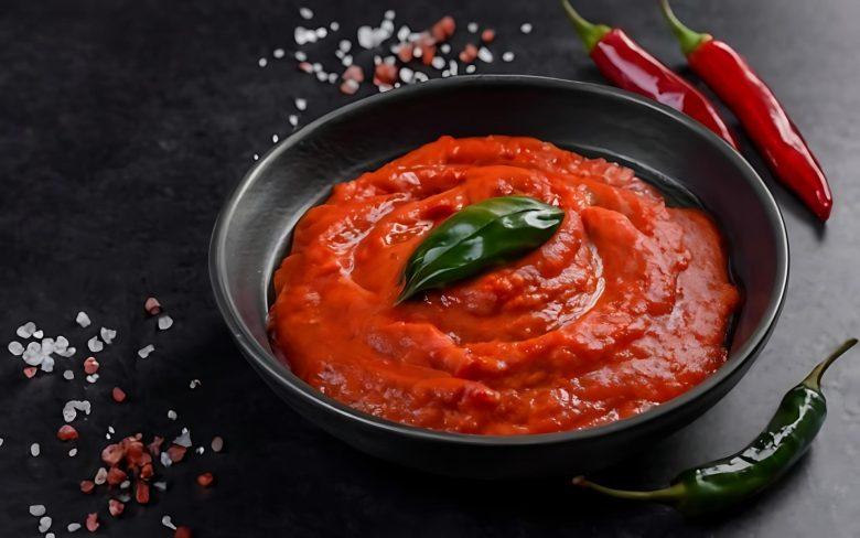 Molho de pimenta com dedo-de-moça e cravo-da-índia