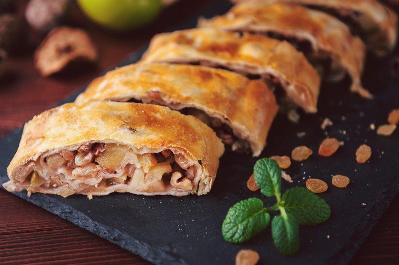Strudel de maçã e uva-passa