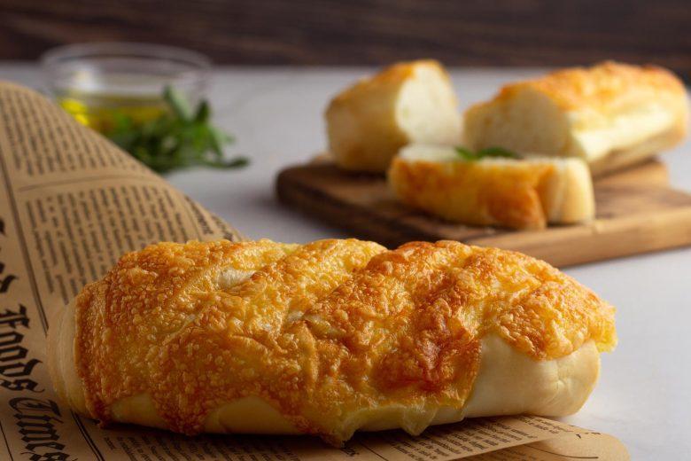 Pão gratinado com queijo