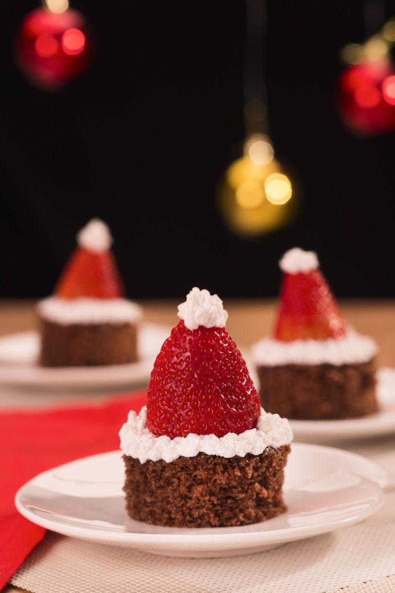 Bolinho de papai Noel com biscoito