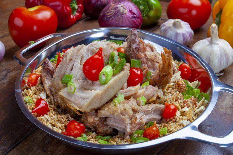 Farofa com carne de porco