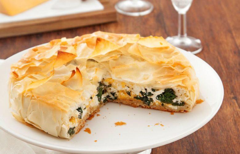 Torta folhada de queijo com espinafre
