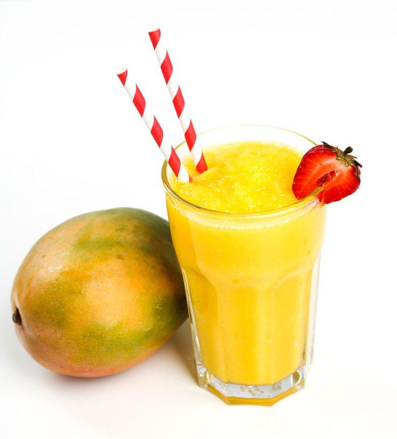Vitamina de manga com laranja