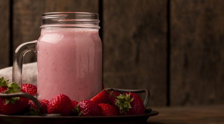 Smothie de morango e iogurte