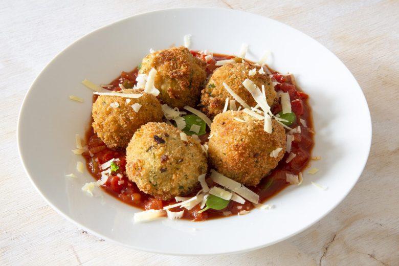 Bolinho de arroz com provolone