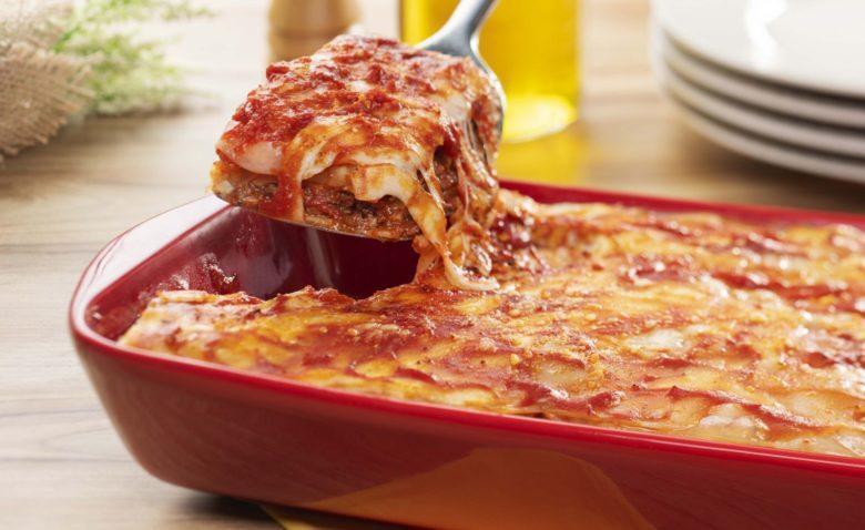 Lasanha com bolonhesa de calabresa