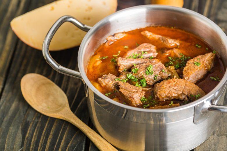 Carne ensopada na pressão