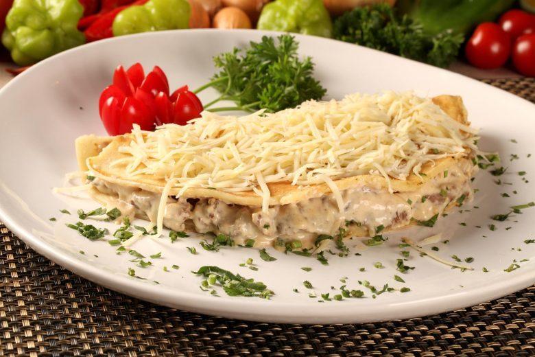 Omelete de carne-seca com queijo